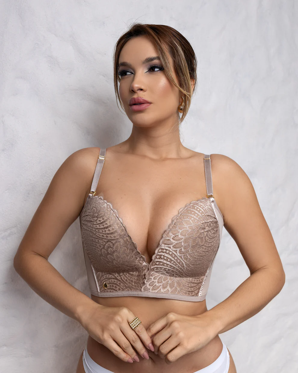 CROPPED DOLLY